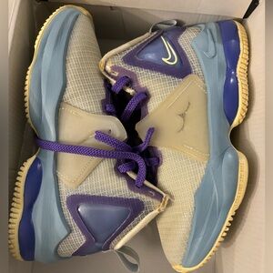 Nike Shoes / Lebron XIX (GS) Aura/Citron size 13